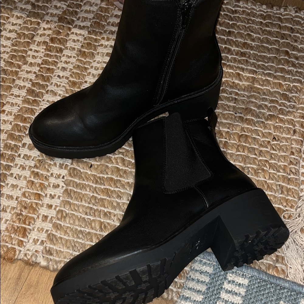 Elegant Black Heeled Boots for Women